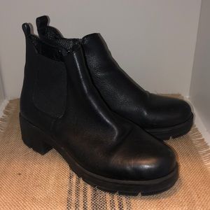 Leather black boot